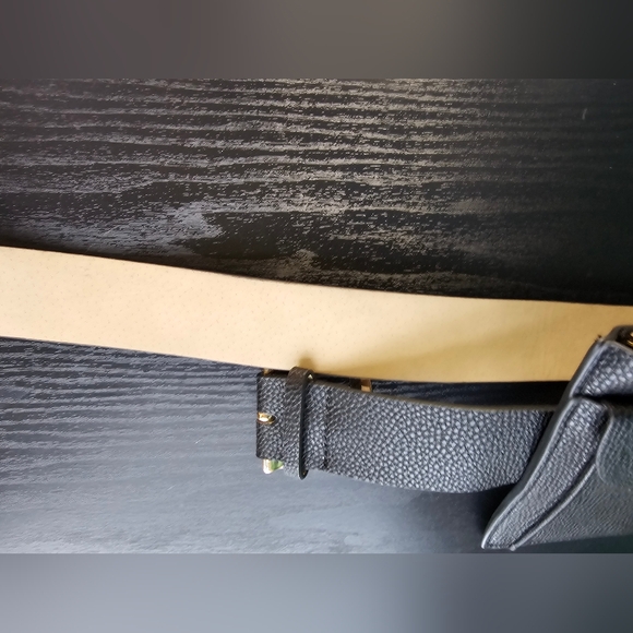 Vince Camuto Black Belt Bag w/ Gold Tone Accents Women's Size M - Picture 7 of 9